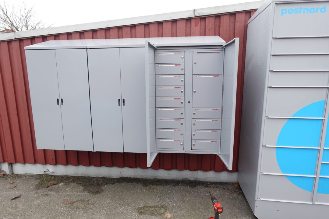 väderdörr på fastighetsbox
